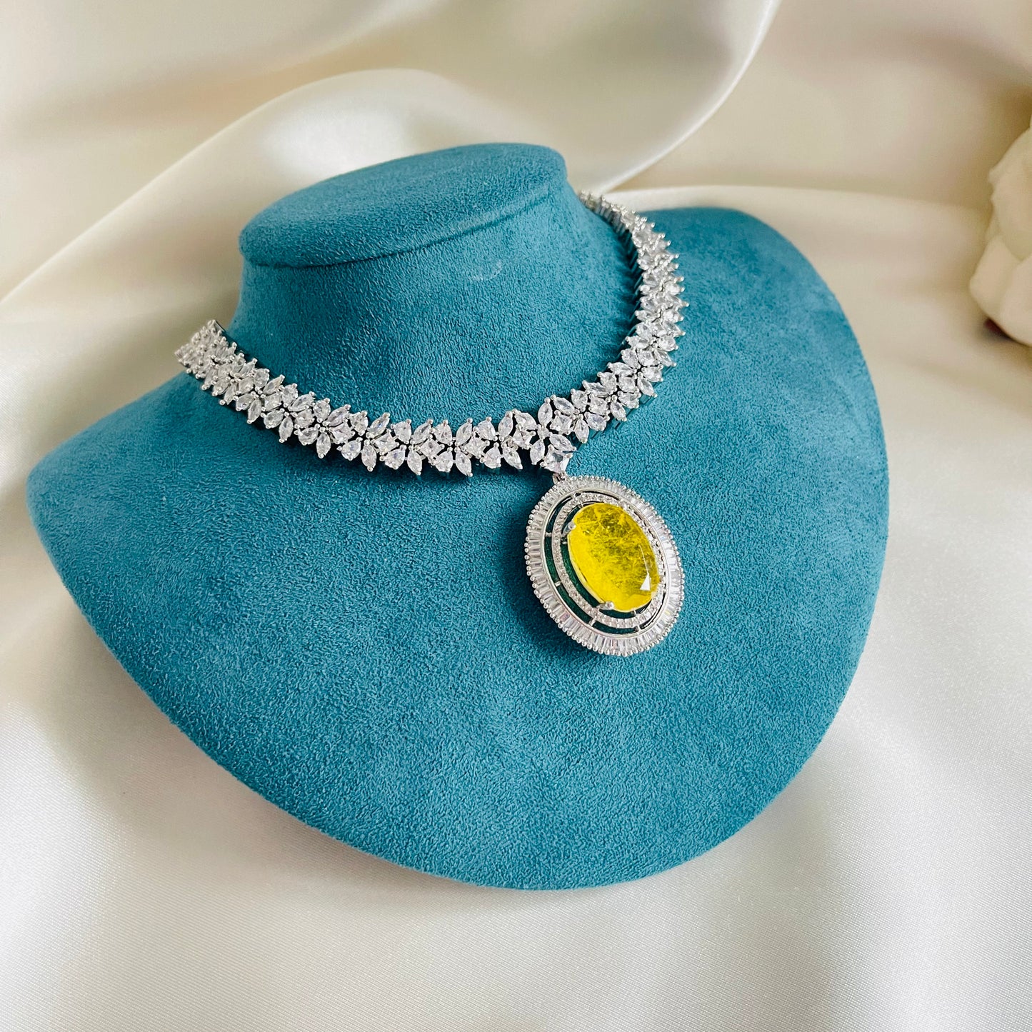 Liz - Necklace Set