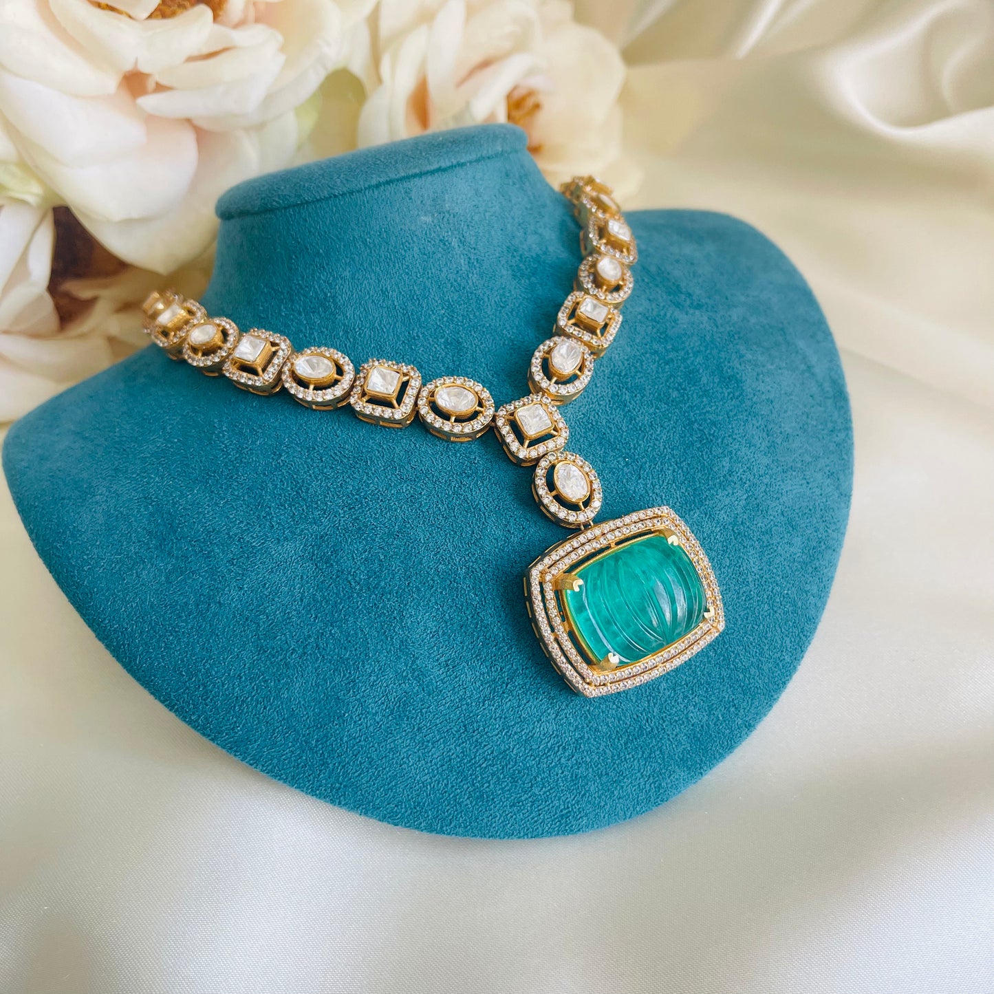 Huda - Necklace Set
