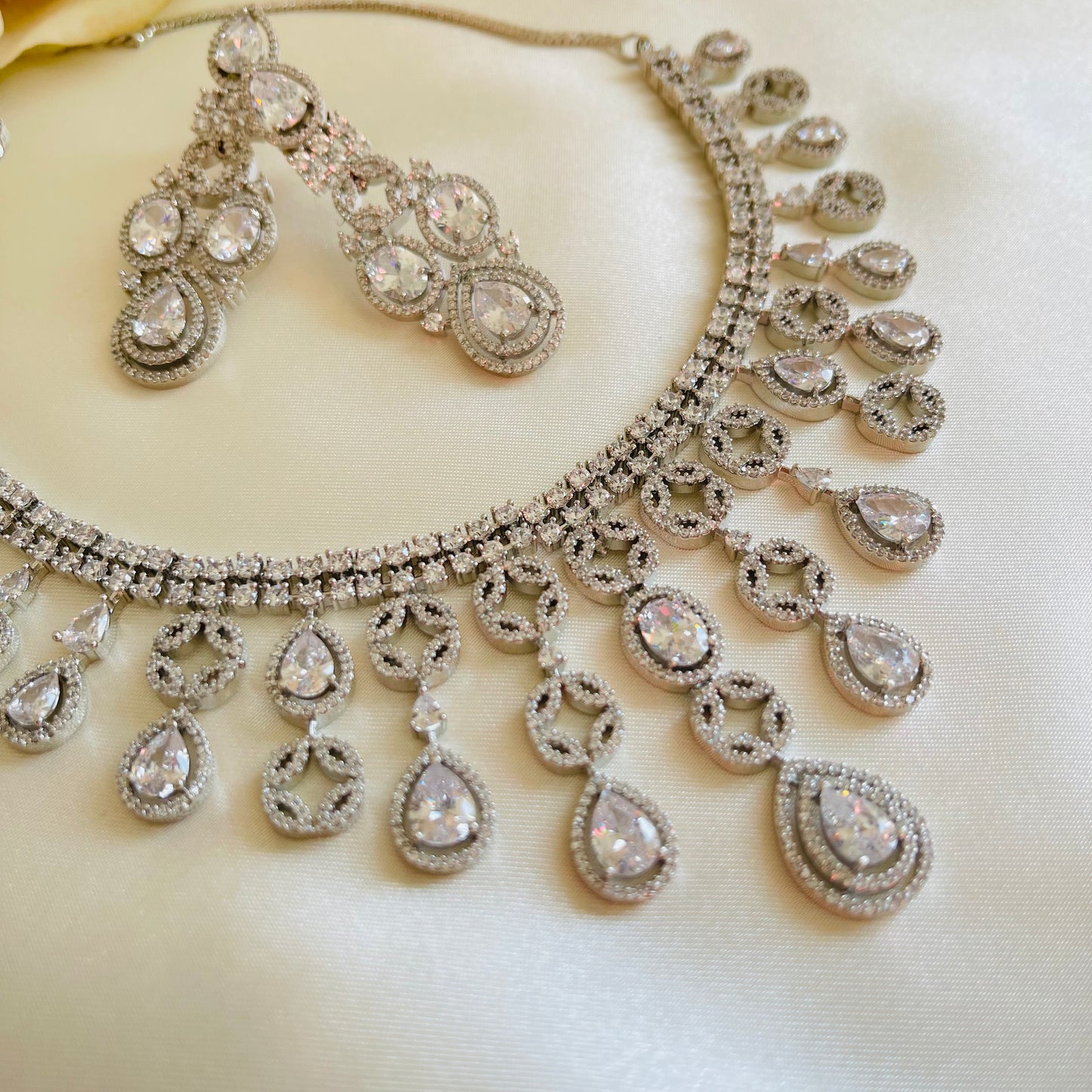 Abril - Necklace Set
