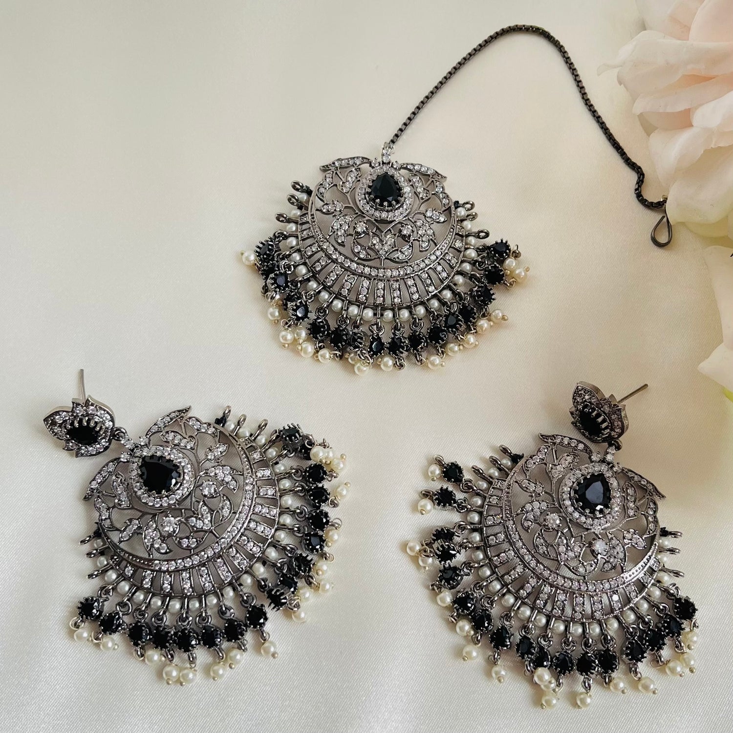 Daisy - Earrings x Tikka Set