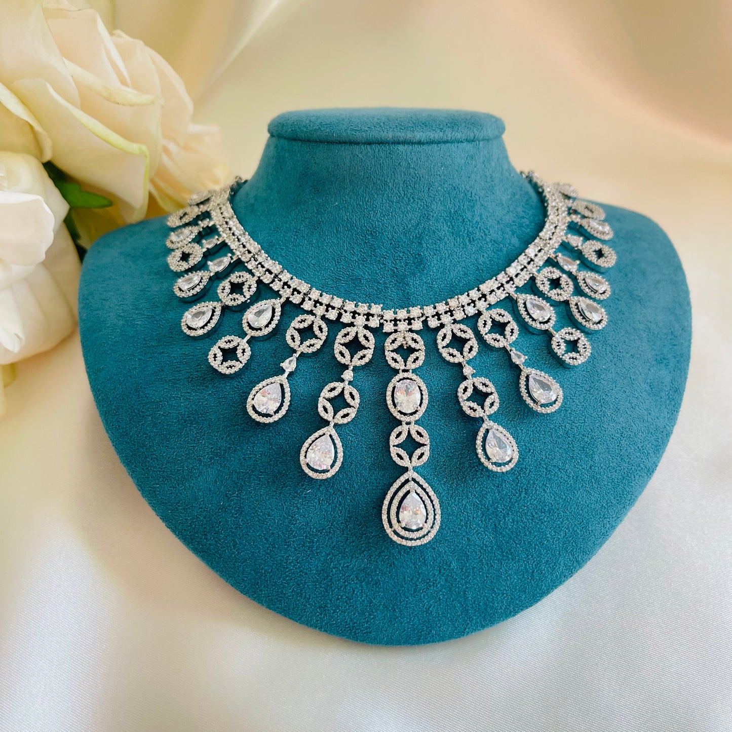 Abril - Necklace Set