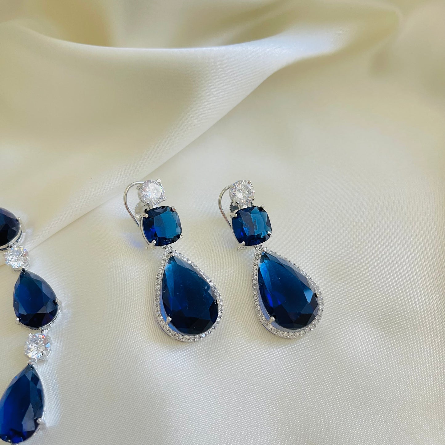 Panha - Necklace Set Blue