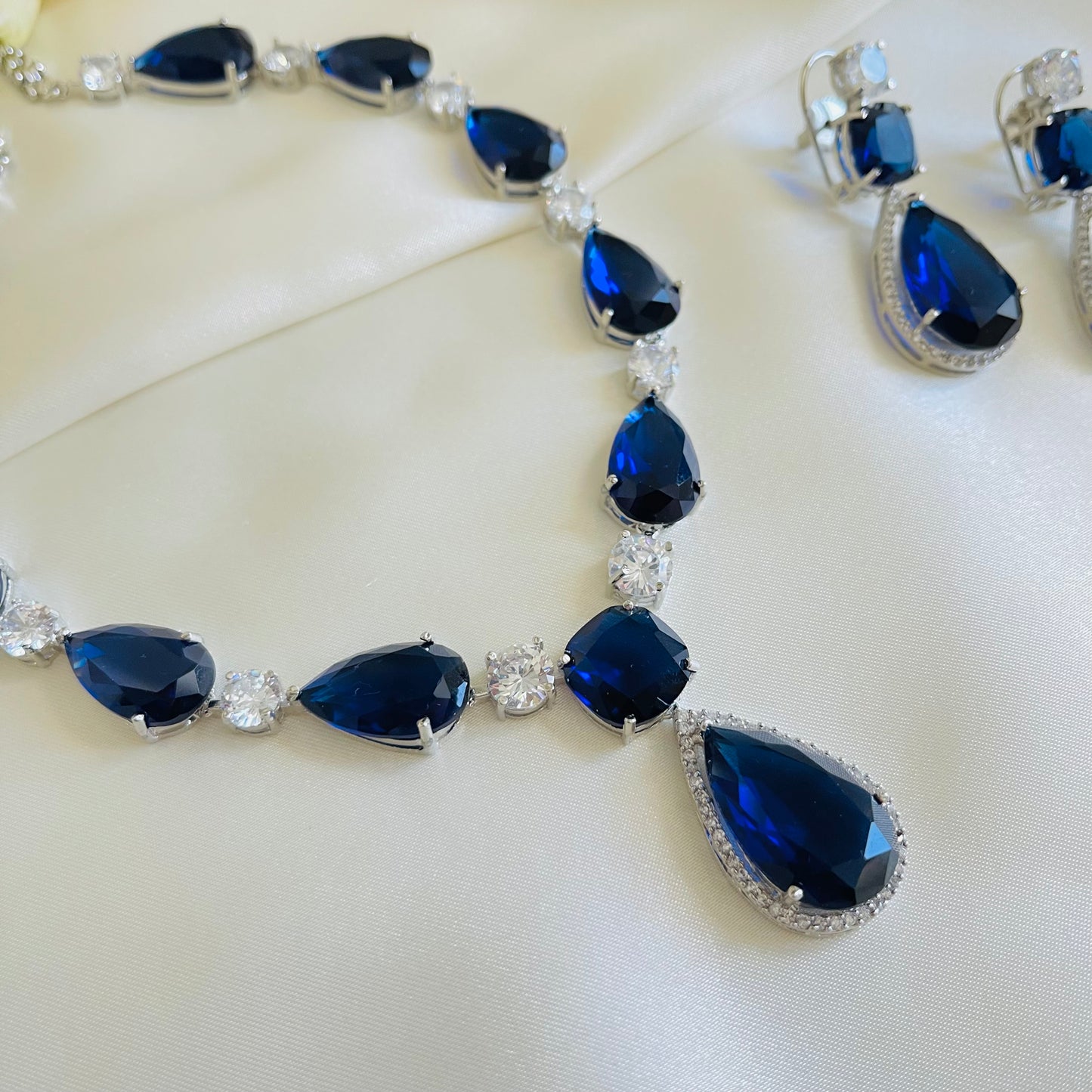 Panha - Necklace Set Blue