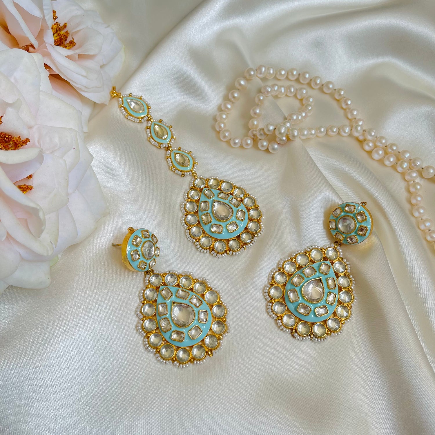 Pista - Earrings x Tikka Set